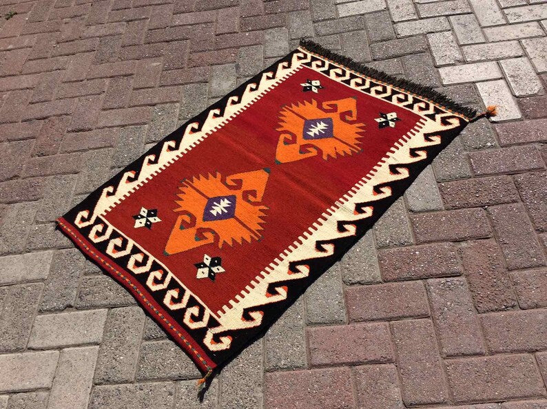 Tappeto Kilim vintage rosso e arancione, 107 cm x 75 cm, design turco