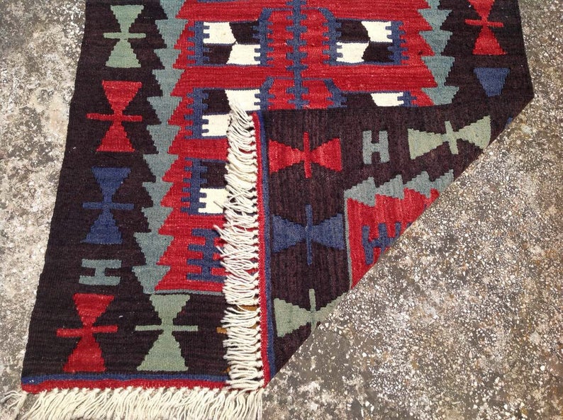 Vintage Red Kilim -matto 114cm x 78cm käsinkudottu kalkkuna