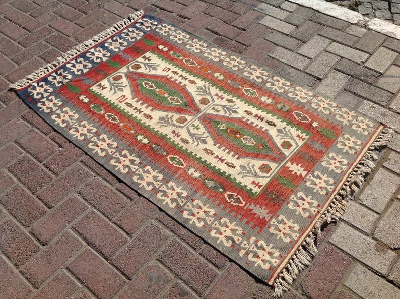 Vintage Red Kilim -matto 140 cm x 89 cm Käsinkudottu Turkissa