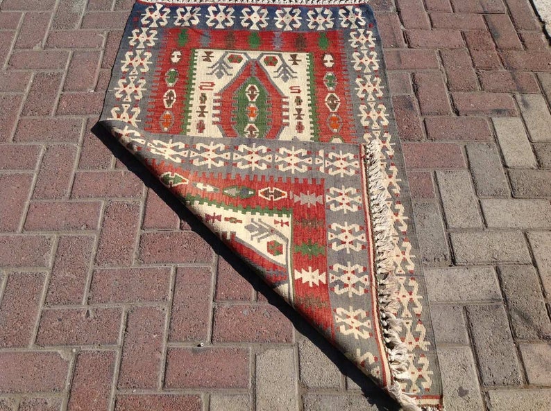 Vintage Red Kilim -matto 140 cm x 89 cm Käsinkudottu Turkissa