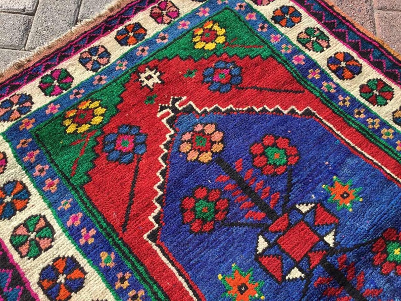 Vintage tribal wollen vloerkleed 138 cm x 95 cm handgeweven Turkije