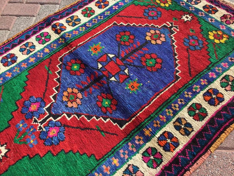 Vintage tribal wollen vloerkleed 138 cm x 95 cm handgeweven Turkije