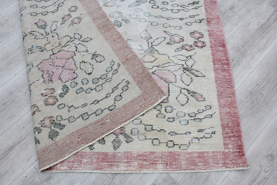 Tappeto floreale turco vintage 146 cm x 236 cm annodato a mano