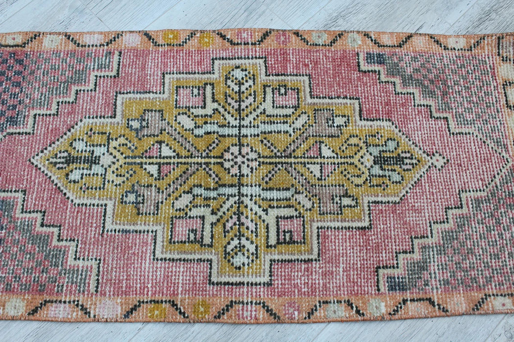 Vintage turkkilainen käsinsolmittu minimatto 49cm x 75cm #559