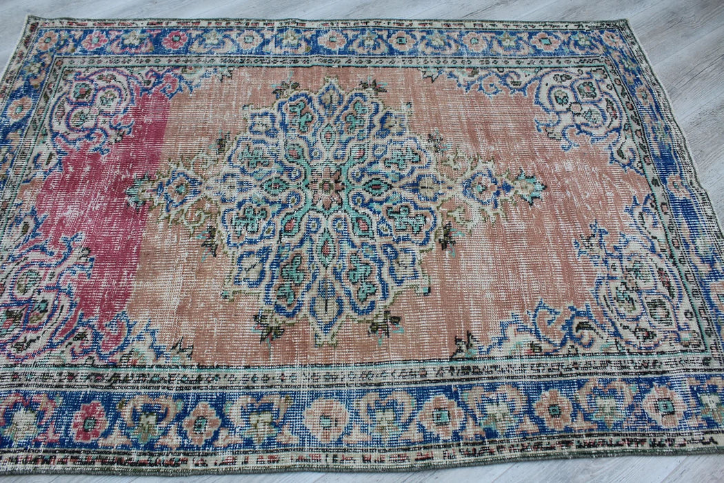 Vintage turkkilainen käsinsolmittu matto 134cm x 188cm #597