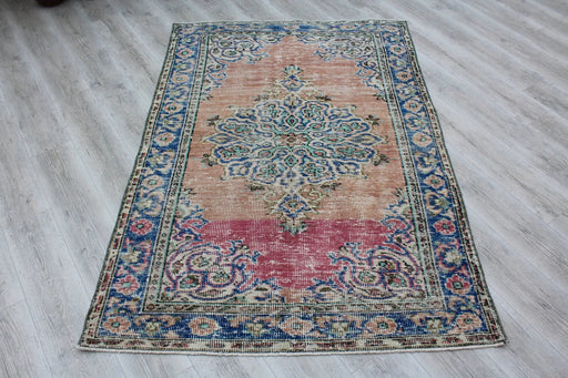 Vintage turkkilainen käsinsolmittu matto 134cm x 188cm #597