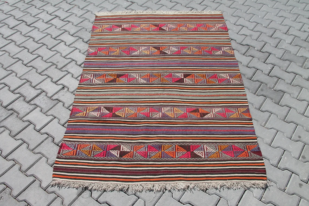 Vintage Turkish Kilim Area -matto 137cm x 200cm #630