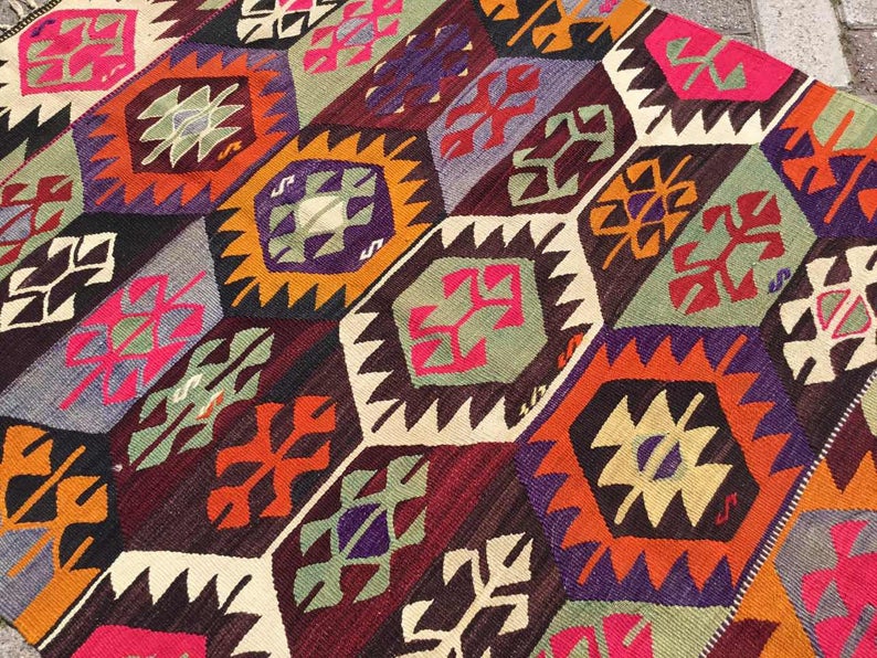 Vintage turkkilainen Kilim matto 131cm x 100cm käsinkudottua villaa