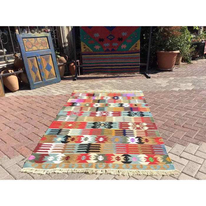 Vintage Turkish Kilim -matto 132cm x 221cm Käsintehty muotoilu