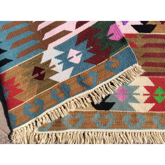 Vintage Turkish Kilim -matto 132cm x 221cm Käsintehty muotoilu