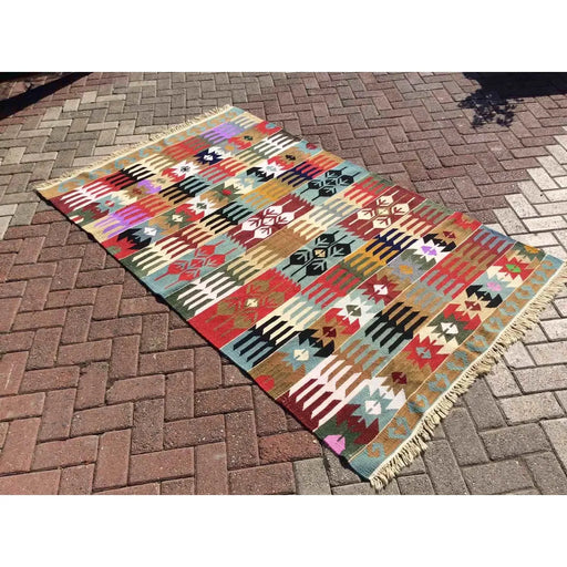 Vintage Turkish Kilim -matto 132cm x 221cm Käsintehty muotoilu