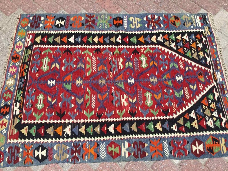 Vintage Turkish Kilim Rug 135cm x 97cm #218