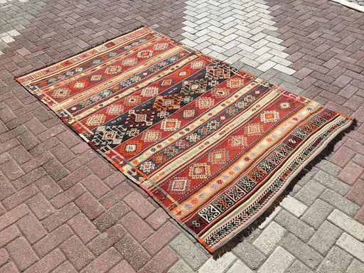 Vintage turkkilainen Kilim matto 238cm x 148cm käsinkudottua villaa