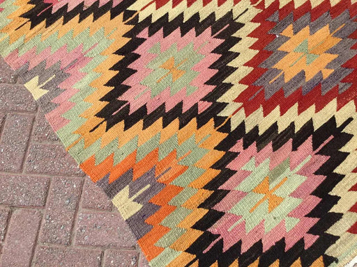 Vintage tyrkisk kilim teppe 251cm x 161cm håndlaget design