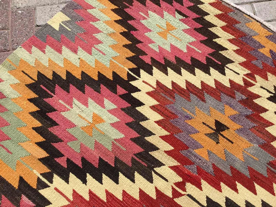 Vintage Turkish Kilim -matto 251cm x 161cm Käsintehty muotoilu