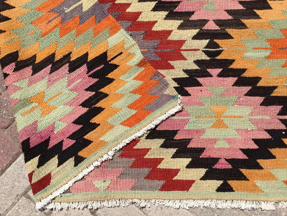 Vintage Turkish Kilim -matto 251cm x 161cm Käsintehty muotoilu