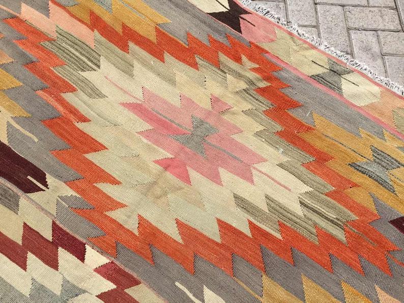 Vintage Turkish Kilim -matto 255cm x 198cm käsin kehrätty villa