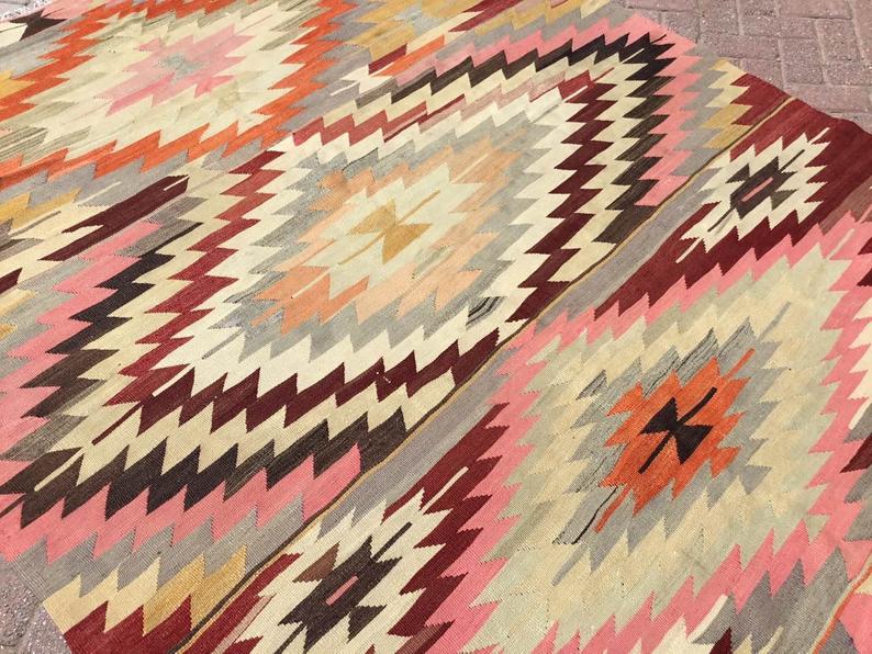 Vintage Turkish Kilim -matto 255cm x 198cm käsin kehrätty villa