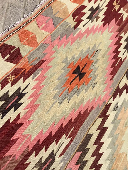 Vintage Turkish Kilim -matto 255cm x 198cm käsin kehrätty villa