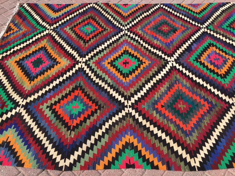 Vintage Turkish Kilim -matto 256 cm x 196 cm käsin kehrätty villa