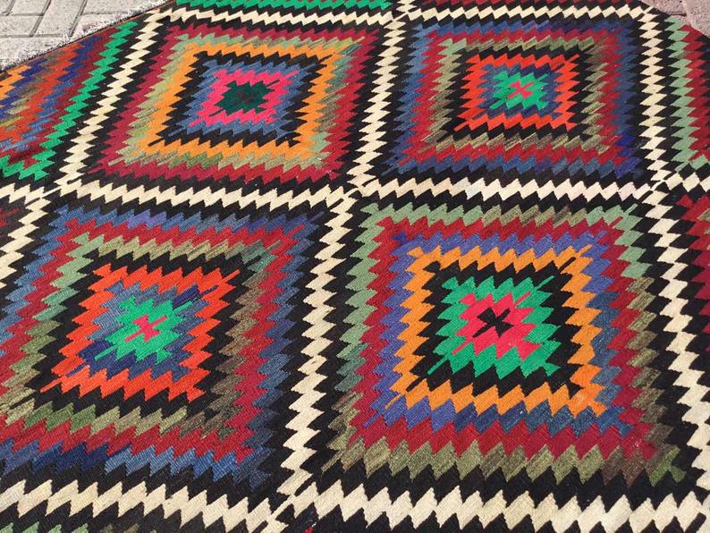 Vintage Turkish Kilim -matto 256 cm x 196 cm käsin kehrätty villa