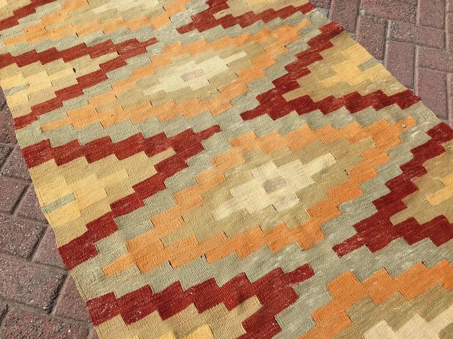 Vintage turkkilainen Kilim Runner 246cm x 109cm #238