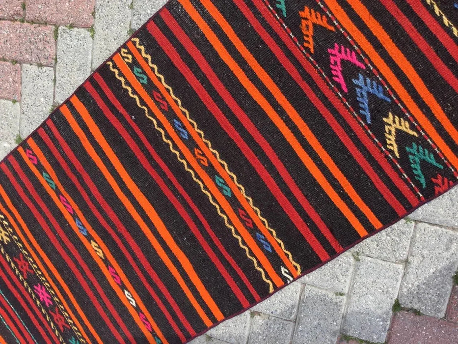 Vintage turkkilainen Kilim juoksumatto 313cm x 68cm