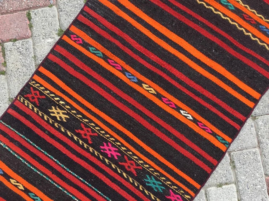 Vintage turkkilainen Kilim juoksumatto 313cm x 68cm