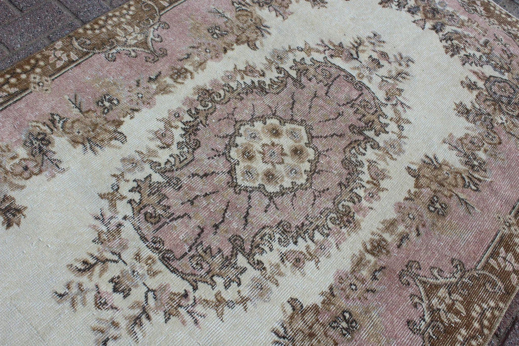 Vintage Turkish Rug 124cm x 213cm Hand-Knotted Isparta