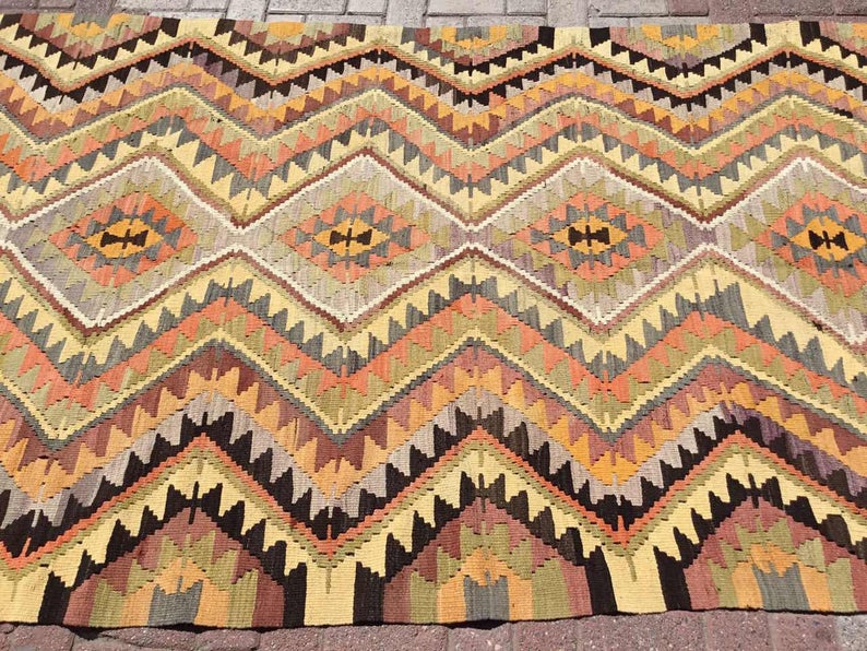 Tappeto Kilim vintage giallo e arancione 317 cm x 140 cm