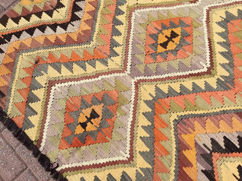 Tappeto Kilim vintage giallo e arancione 317 cm x 140 cm