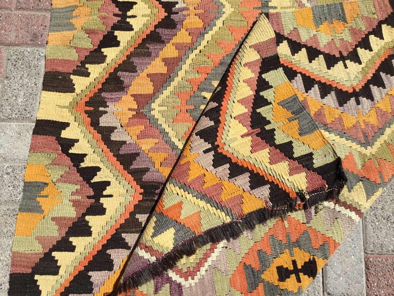 Tappeto Kilim vintage giallo e arancione 317 cm x 140 cm