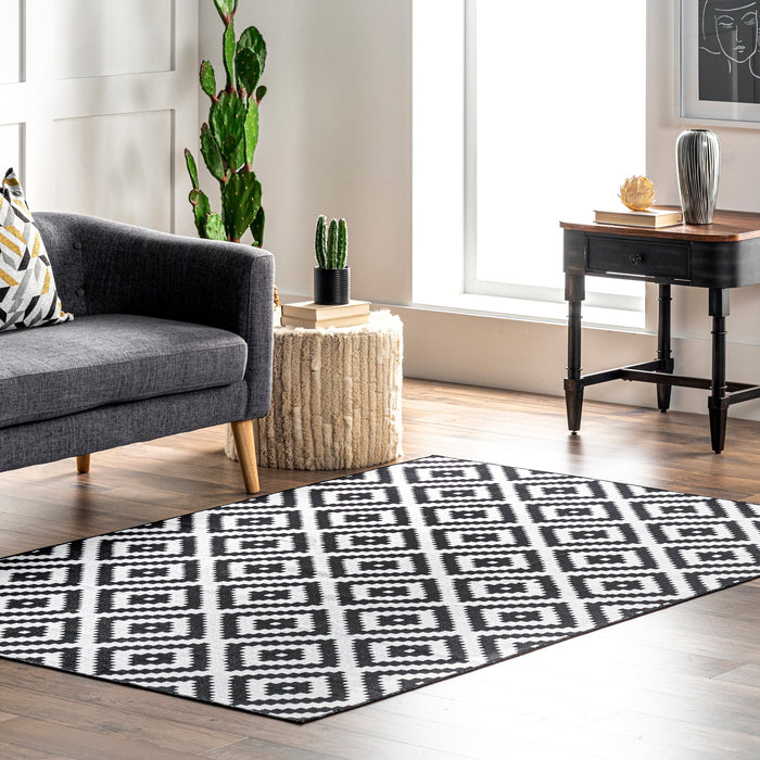 Washable Black Diamond Rug for Home Decor