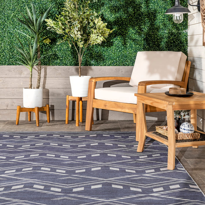 Washable Indoor Outdoor Rug 5x7 Feet Blue Chevron Design