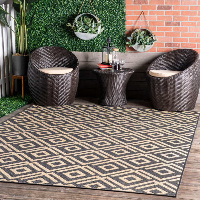 Winged Birdseye Lattice Rug for Indoor and Outdoor Use