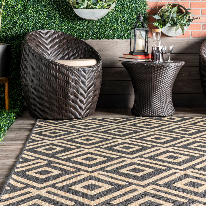 Winged Birdseye Lattice Rug for Indoor and Outdoor Use