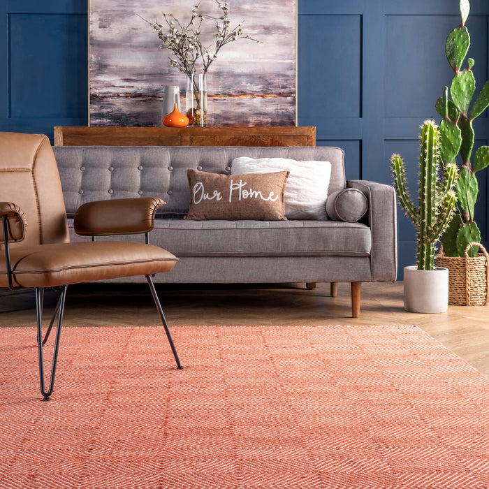 Wool Diamond Pattern Area Rug in Rust