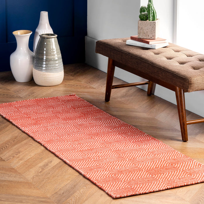 Wool Diamond Pattern Area Rug in Rust