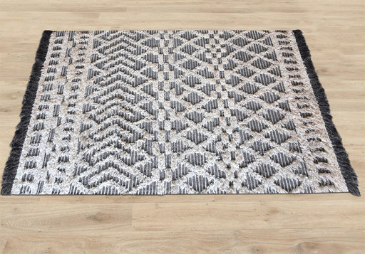 Wool Geometric Area Rug Hand Woven For Home Comfort