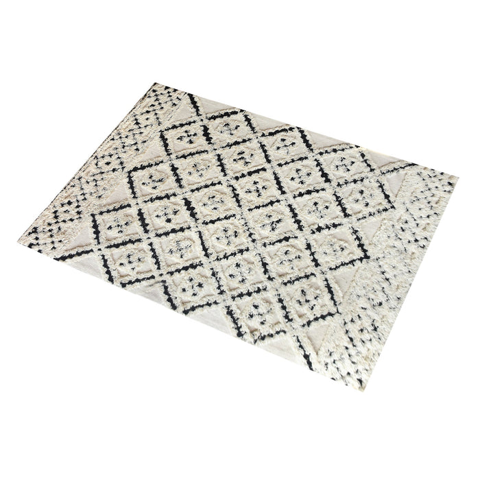 Wool Hand-Tufted Graham Rug with Classic Diamond Pattern