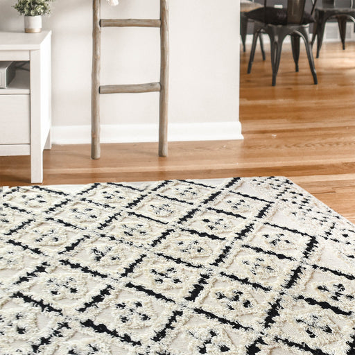 Wool Hand-Tufted Graham Rug with Classic Diamond Pattern